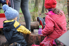 Kinder-beim-Picknick